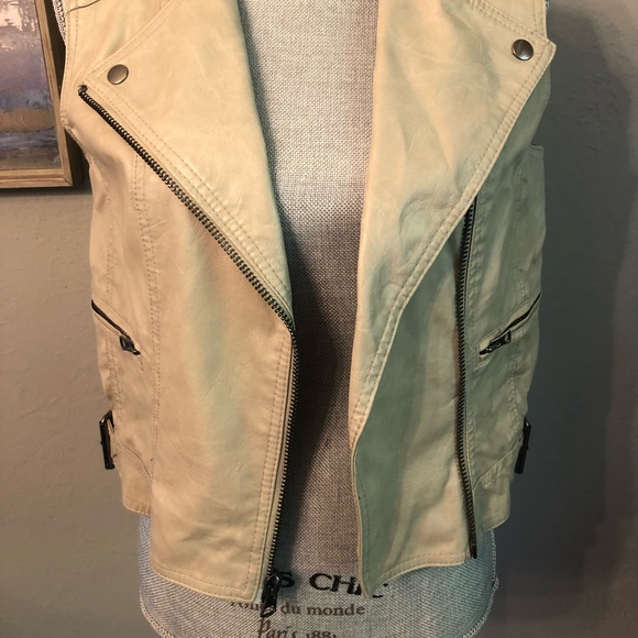 American Rag Vest - Picture 2 of 6